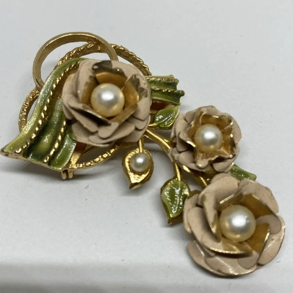 Vintage Floral Pearl Brooch​ - Picture 5 of 8